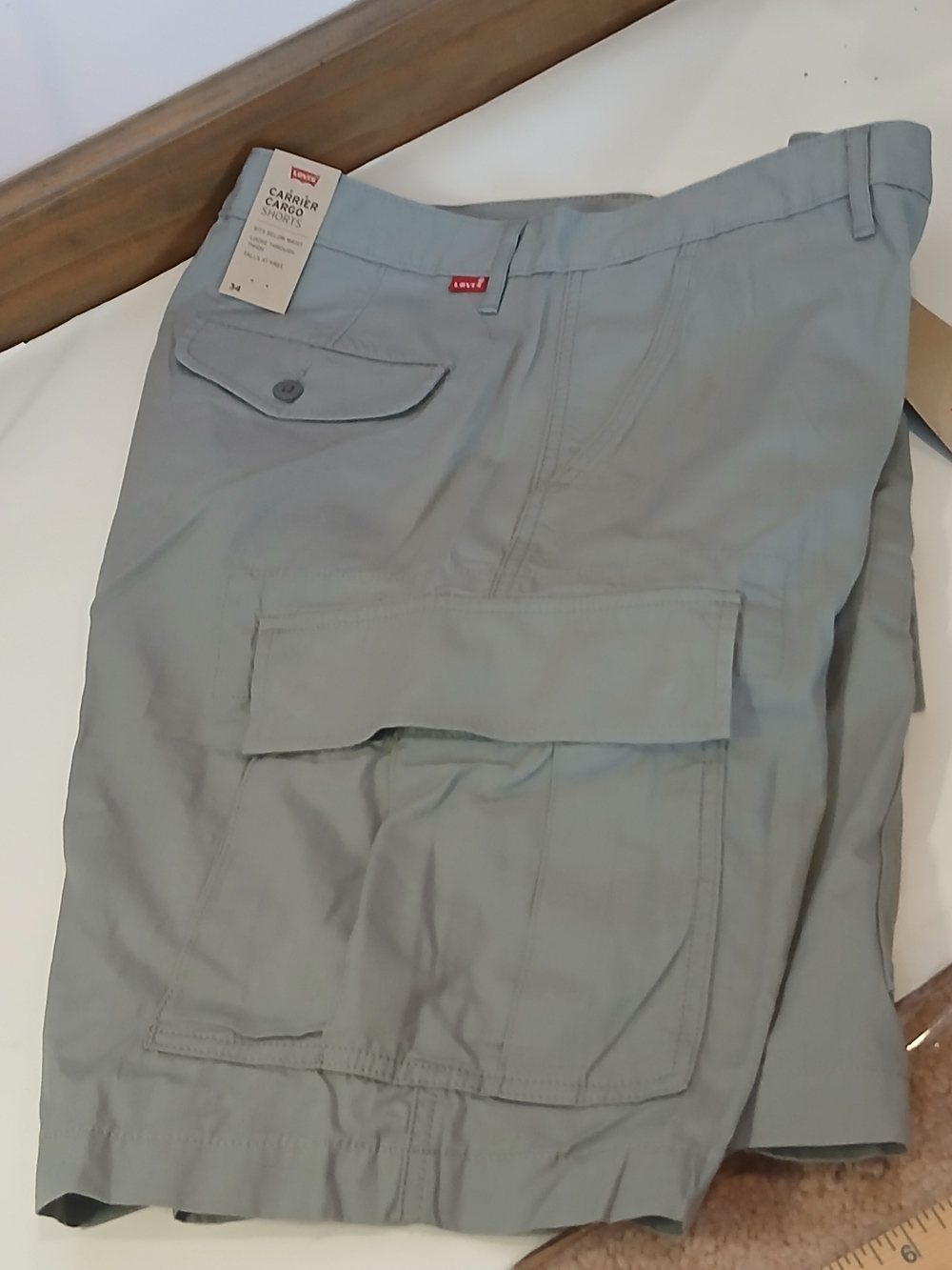 NWT Levi's Men's Light Gray Cargo Shorts 34